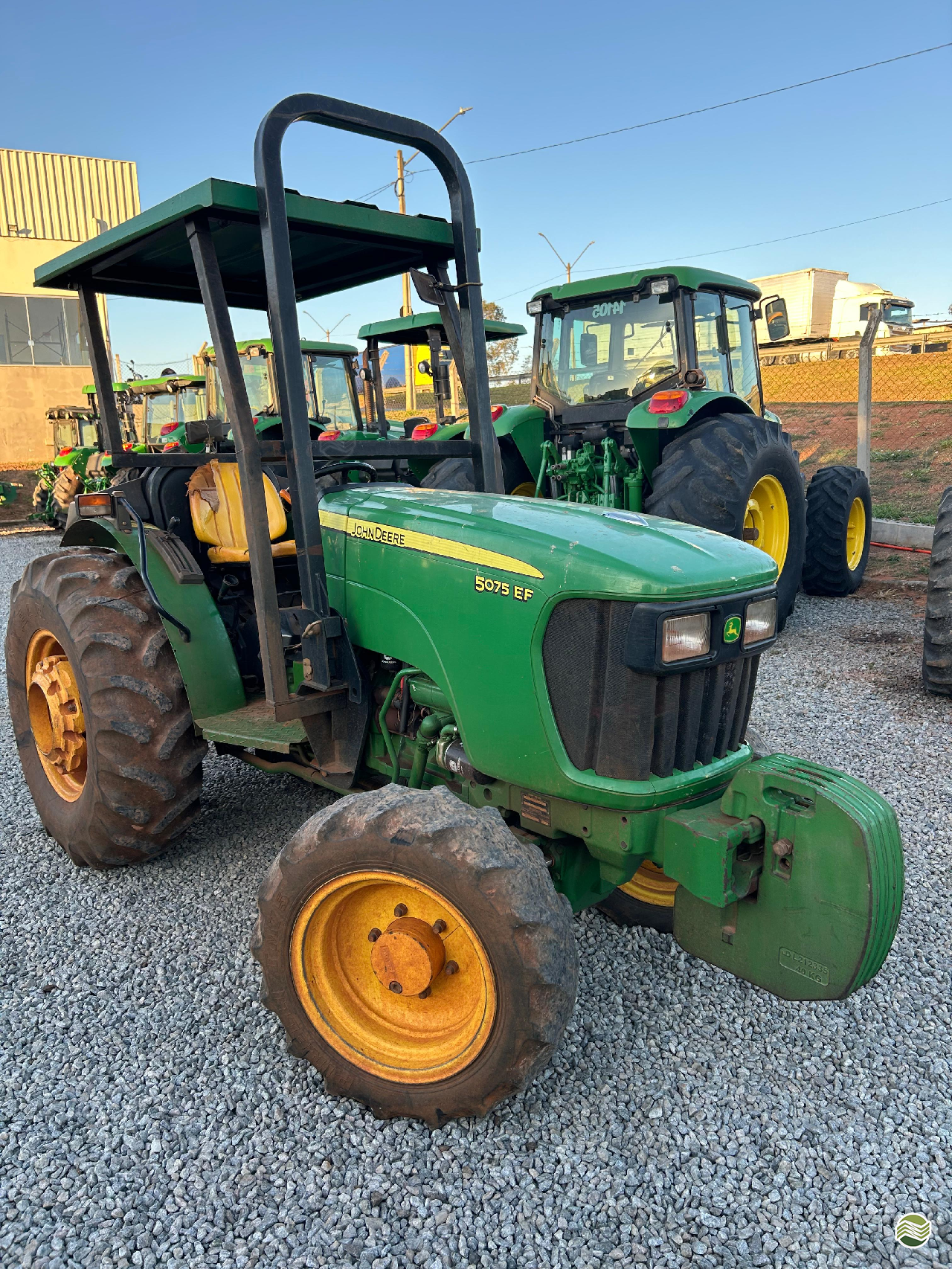 TRATOR JOHN DEERE JOHN DEERE 5075EF Tração 4x4 Machine Tratores LAVRAS MINAS GERAIS MG